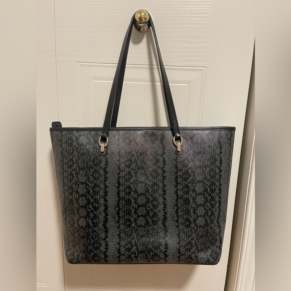 Diane von Furstenberg Tote - Picture 2 of 4